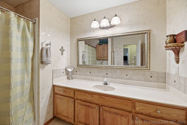 1085 E 138th Street, Glenpool, OK 74033