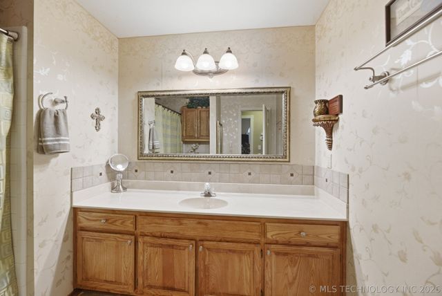 1085 E 138th Street, Glenpool, OK 74033