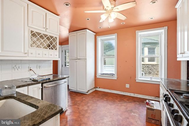 19 W HINCKLEY AVE, Ridley Park, PA 19078