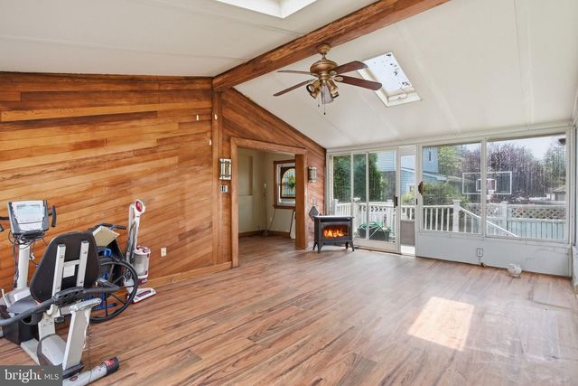 19 W HINCKLEY AVE, Ridley Park, PA 19078