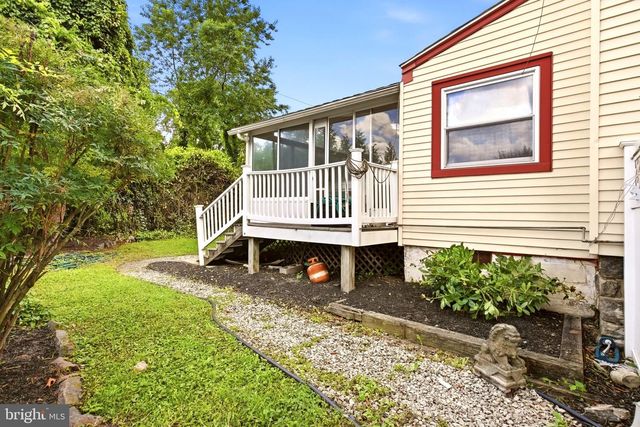 19 W HINCKLEY AVE, Ridley Park, PA 19078