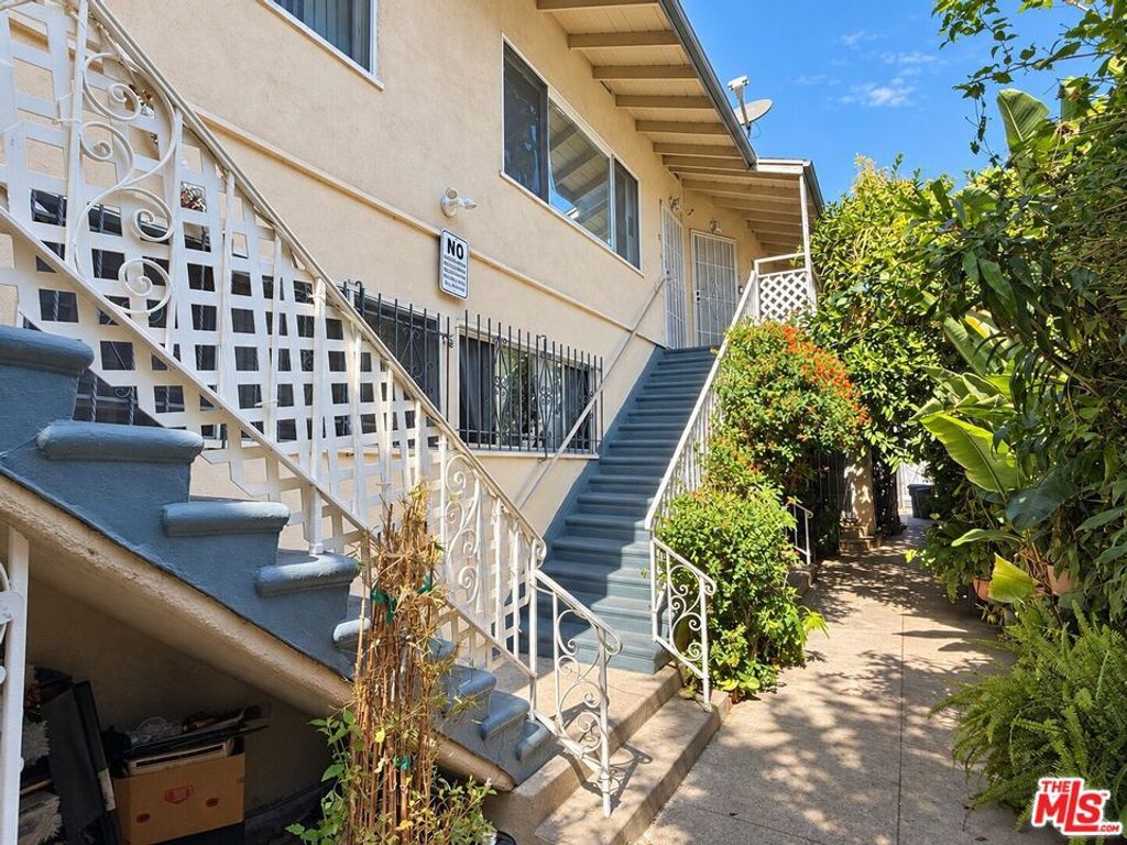 6137 Eleanor Avenue, Los Angeles, CA 90038