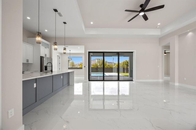 2015 NW 21st Street, Cape Coral, FL 33993