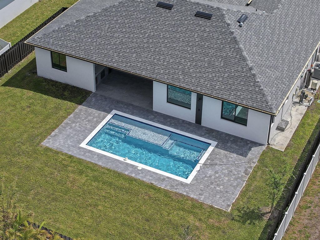 2015 NW 21st Street, Cape Coral, FL 33993