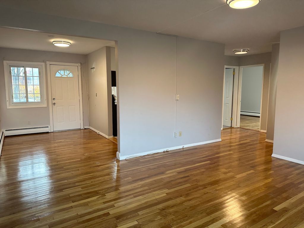 424 Middle Turnpike West APT 5, Manchester, CT 06040