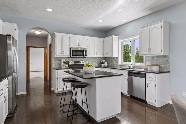 14255 Footbridge Way, Apple Valley, MN 55124