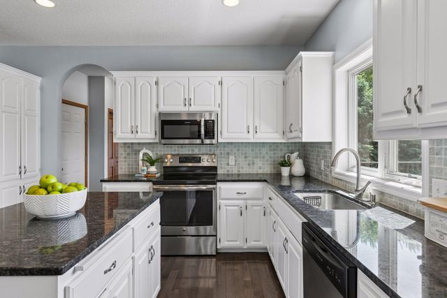 14255 Footbridge Way, Apple Valley, MN 55124