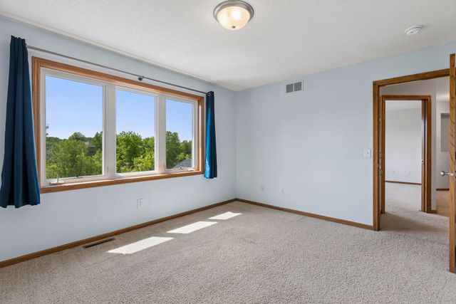 14255 Footbridge Way, Apple Valley, MN 55124