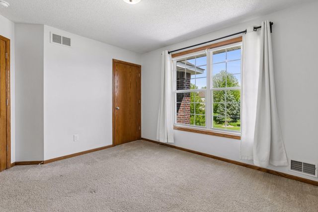 14255 Footbridge Way, Apple Valley, MN 55124