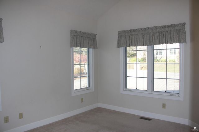 4837 Rockridge Ct., Manhattan, KS 66503