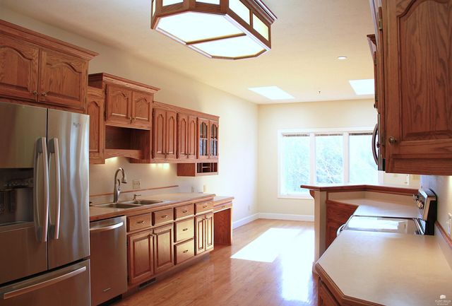 4837 Rockridge Ct., Manhattan, KS 66503