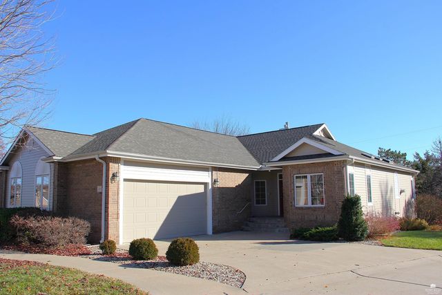 4837 Rockridge Ct., Manhattan, KS 66503
