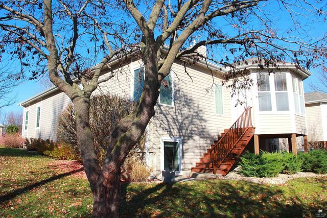 4837 Rockridge Ct., Manhattan, KS 66503