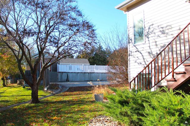 4837 Rockridge Ct., Manhattan, KS 66503