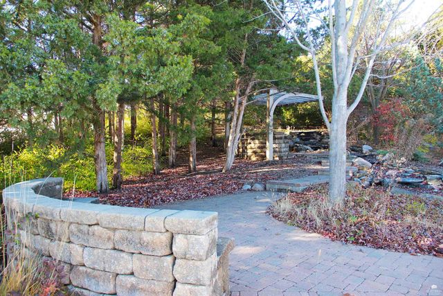 4837 Rockridge Ct., Manhattan, KS 66503