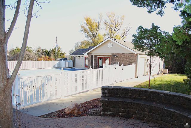 4837 Rockridge Ct., Manhattan, KS 66503