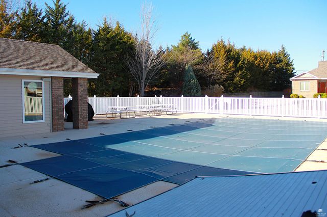 4837 Rockridge Ct., Manhattan, KS 66503