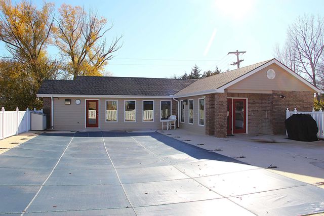 4837 Rockridge Ct., Manhattan, KS 66503