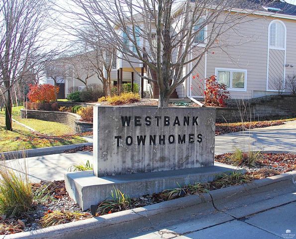 4837 Rockridge Ct., Manhattan, KS 66503