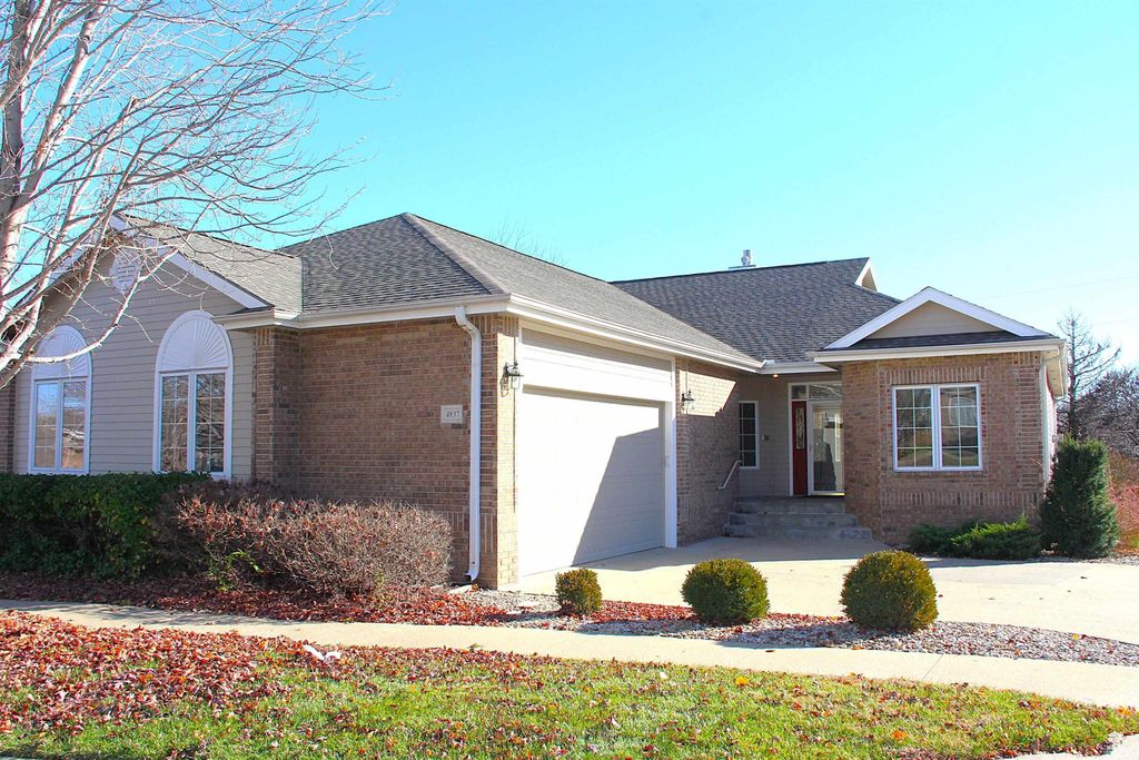 4837 Rockridge Ct., Manhattan, KS 66503