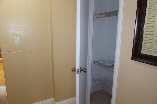 1850 NE 169th St 312, North Miami Beach, FL 33162