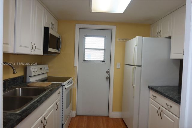 1850 NE 169th St 312, North Miami Beach, FL 33162