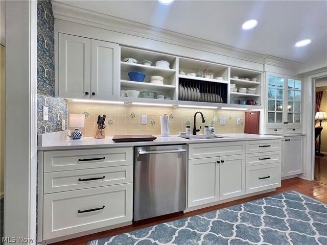 13800 Fairhill Road 105, Shaker Heights, OH 44120