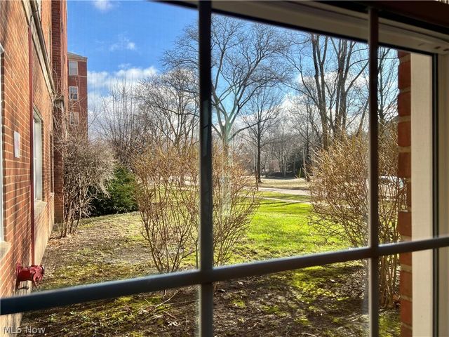 13800 Fairhill Road 105, Shaker Heights, OH 44120