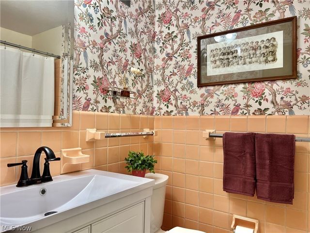 13800 Fairhill Road 105, Shaker Heights, OH 44120