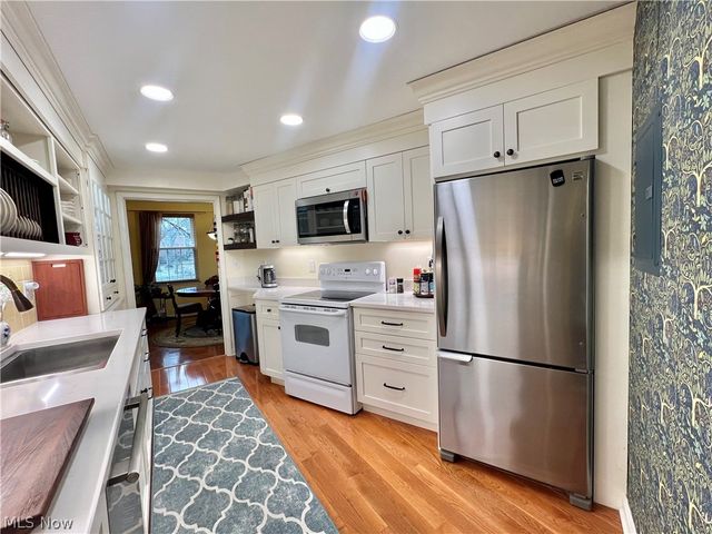 13800 Fairhill Road 105, Shaker Heights, OH 44120