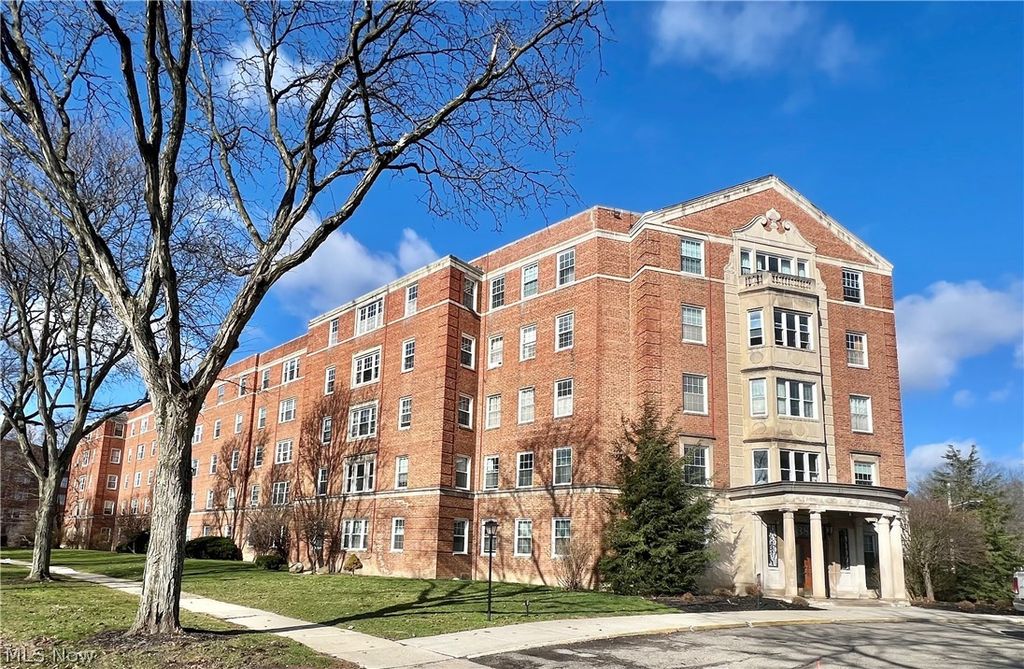 13800 Fairhill Road 105, Shaker Heights, OH 44120