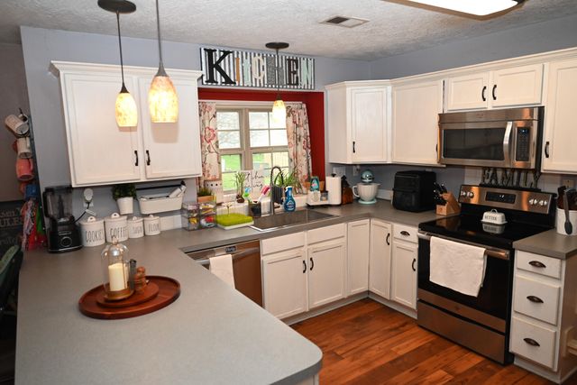 212 Hickory Ridge Lane, Paris, KY 40361