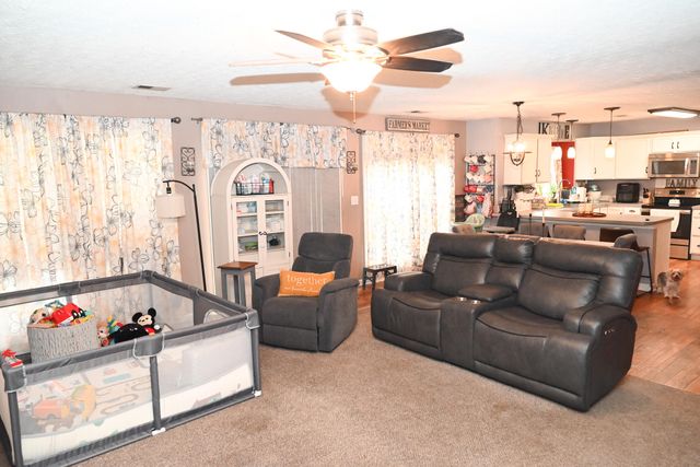 212 Hickory Ridge Lane, Paris, KY 40361