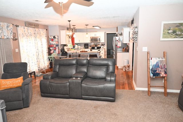 212 Hickory Ridge Lane, Paris, KY 40361