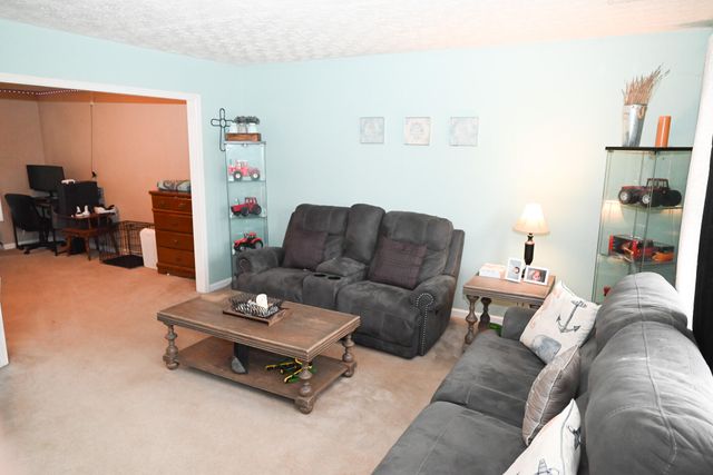 212 Hickory Ridge Lane, Paris, KY 40361