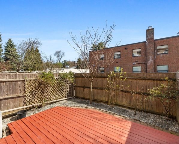 581 Mount Auburn Street 2, Cambridge, MA 02138