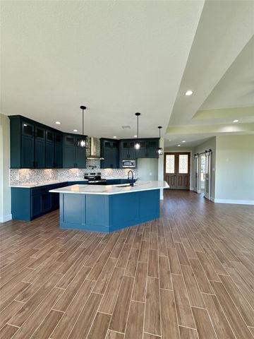 237 Crestview Drive, West Columbia, TX 77486