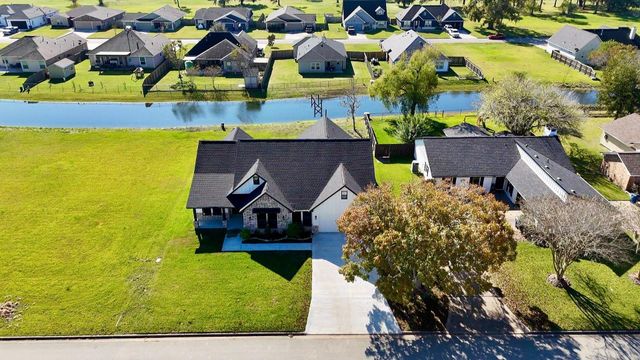 237 Crestview Drive, West Columbia, TX 77486