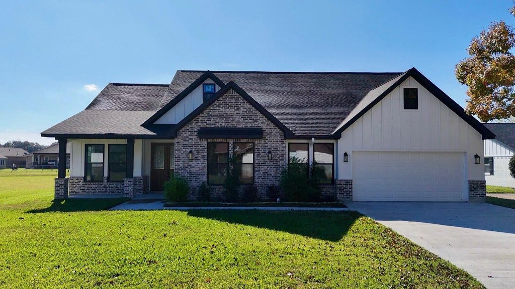 237 Crestview Drive, West Columbia, TX 77486