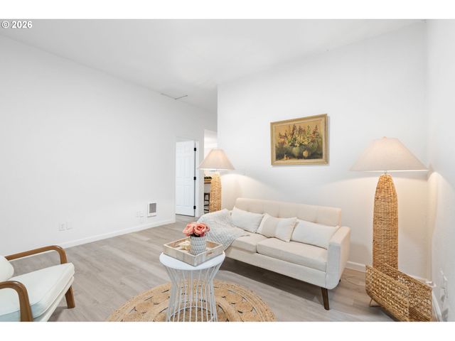 6023 N AMHERST St, Portland, OR 97203