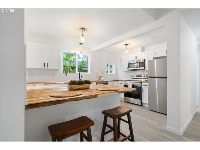 6023 N AMHERST St, Portland, OR 97203