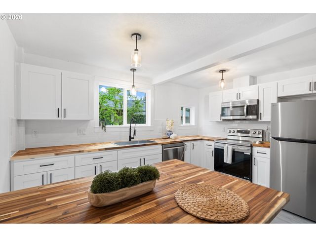 6023 N AMHERST St, Portland, OR 97203