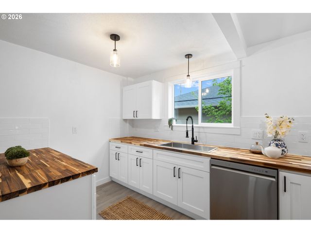 6023 N AMHERST St, Portland, OR 97203