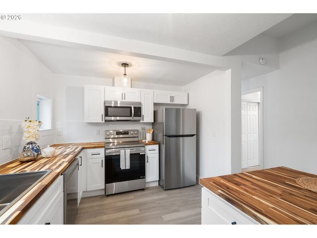 6023 N AMHERST St, Portland, OR 97203