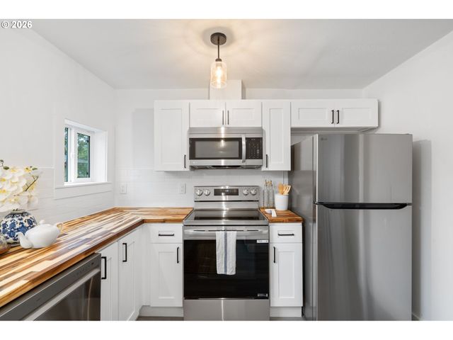 6023 N AMHERST St, Portland, OR 97203