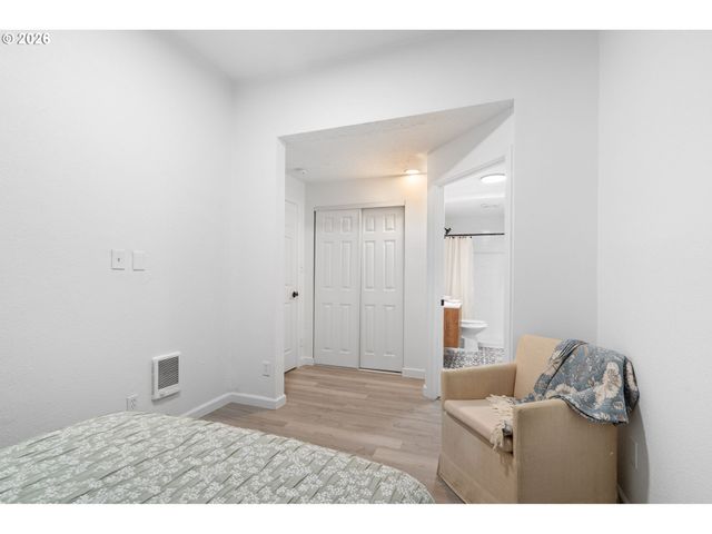 6023 N AMHERST St, Portland, OR 97203