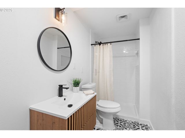 6023 N AMHERST St, Portland, OR 97203