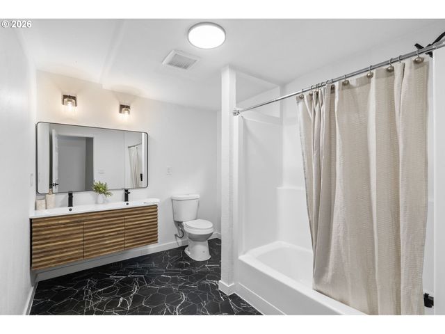 6023 N AMHERST St, Portland, OR 97203