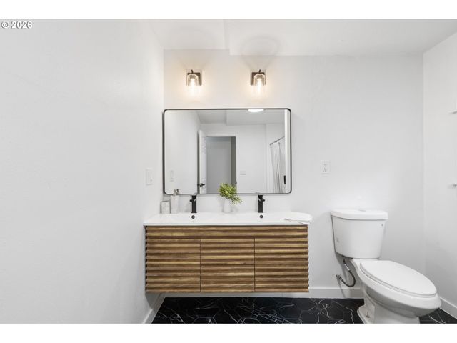 6023 N AMHERST St, Portland, OR 97203