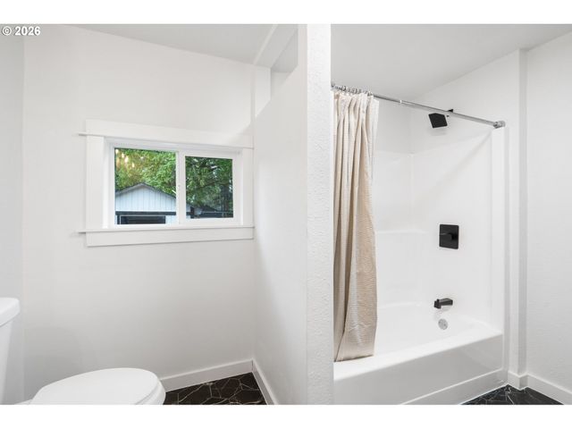 6023 N AMHERST St, Portland, OR 97203